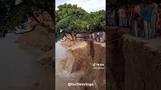 Nguy hiểm Sạt lở đất kinh hoàng Landslide by the river landslide shorts trending viralvideo [upl. by Oba]