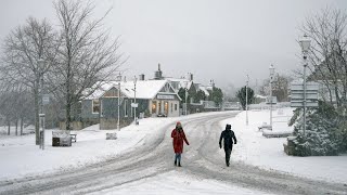 Storm Arwen brings first snowfall and strong winds to Braemar in the Cairngorms Scotland 26 Nov 21 [upl. by Kuhn682]