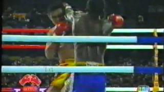 Danny Bill VS Den Muangsurin Championship Muaythai [upl. by Pliam]