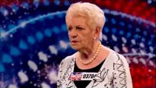 Senhora de 80 anos surpreende ao cantar no Britains Got Talent  No Regrets por Janey Cutler [upl. by Ellebasi]