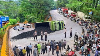 Kabar Duka Hari Ini‼️ Malang Sekejap Mata Truk Batu Bara Rebah Di Tikungan Curam Sitinjau Lauik [upl. by Adnarym]