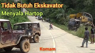 Heboh Pasukan Mobil Hartop Mengevakuasi Truck Trailer Muatan Alat Berat yang Terperosok [upl. by Setiram958]