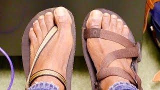 EARTH RUNNERS vs XERO SHOES  MINIMALIST BAREFOOT SANDALS [upl. by Aicats]