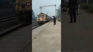 Wap7 ka sath utsarg express arrived on shatwar station train shorts wap7 ballia railway alp [upl. by Bertrand]