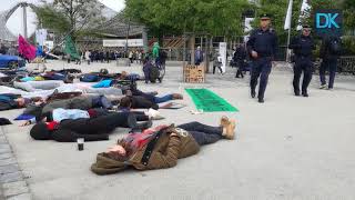 KlimaProteste bei der BMW Hauptversammlung [upl. by Thorny]