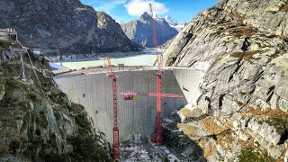 Spektakuläre BaukranDemontage bei der neuen Staumauer auf dem Grimselpass [upl. by Bolt]