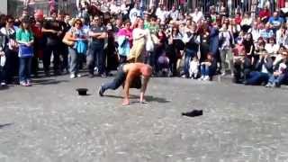 Profi Breakdancer in Paris Hip Hop Streetdance [upl. by Bertilla]