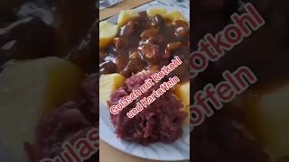 Gulasch mit Rotkohl und Kartoffeln kochen cooking food tasty lecker rezept shorts short [upl. by Kind380]