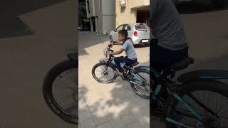 Little boy playing a bicycle round and round 😍😎Always happy 😃 shorts viraltrending funny [upl. by Anselmo165]