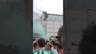 Himno del Betis en el hotel de concentración en la previa del derbi sevillano derbisevillano [upl. by Learsi]