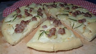 PIZZA CON PATATE SALSICCIA E MOZZARELLA  Buonissima [upl. by Assisi]