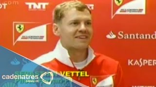 Sebastian Vettel se enfunda en el uniforme de Ferrari [upl. by Sauder711]