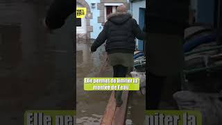 Il vit dans sa maison inondée par les eaux  shorts [upl. by Hoon]