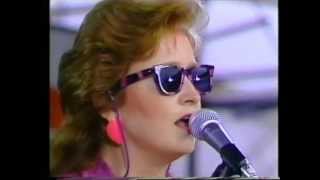 Bonnie Raitt  I Cant Help Myself Farm Aid 85 [upl. by Gillmore728]