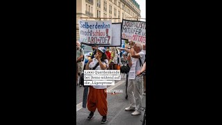 QuerdenkerDemo in Berlin „Lügenpresse“Rufe direkt vor dem Tagesspiegel  b0108 [upl. by Irmine]