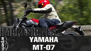 Yamaha MT07  español  2014  Videoprueba [upl. by Clapper13]