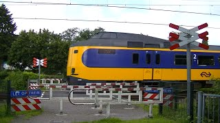 Spoorwegovergang Geleen  Dutch railroad crossing [upl. by Otipaga310]