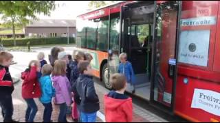 Grundschüler lernen richtig Busfahren [upl. by Zimmermann]