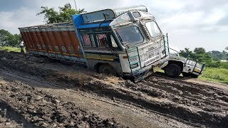 Tata LPT 1613  6 Wheeler Tata Truck Pushed By Jcb 3dx Backhoe Machine  Entertainment World [upl. by Marris]