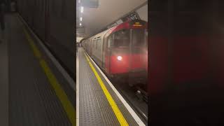 London Underground Piccadilly Line 1973 Stock arriving at Green Park london [upl. by Graves]