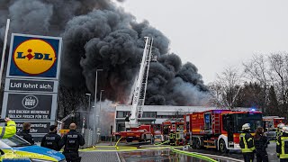 Großbrand in ErkrathHochdahl  Riesige Rauchwolke kilometerweit sichtbar  21122020 [upl. by Nelhsa]