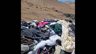 Un deserto discarica dei nostri vestiti [upl. by Ingaborg]