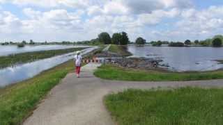 Beschädigter Sommerdeich im Hafen Tangermünde nach dem Hochwasser 2013 [upl. by Arag]