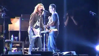 Pearl Jam – Piazza Duomo Pistoia 2092006 [upl. by Falito]