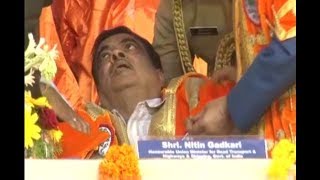 Union Minister Nitin Gadkari falls unconscious during national anthem in Maharashtra [upl. by Erlin]