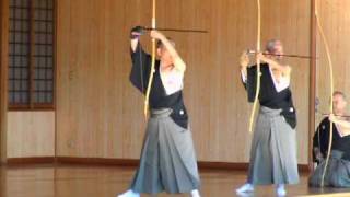 kyudo 弓道 範士特別演武 乙矢 （20101121） [upl. by Nielson]