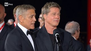 Brad Pitt e George Clooney sul red carpet di Venezia 81  Venezia Biennale Cinema 02092024 [upl. by Llerrut]