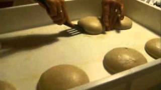 pizza video come stendere le palline0001wmv [upl. by Affer19]