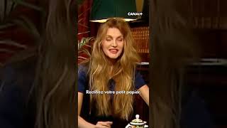 Arielle Dombasle n’envoie jamais de cartes postales  Interviews de Raphael Mezrahi Humour Shorts [upl. by Nelan729]