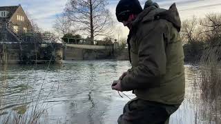 Just out of view trip 260 a very quiet evening fishing a weir pool with lob worms [upl. by Biagi897]