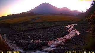 Semeru saat senja hari ini 13 juli 2024 [upl. by Ilenna]