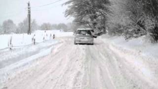 Lintérêt demmener madame en voiture sur la neige [upl. by Redford]