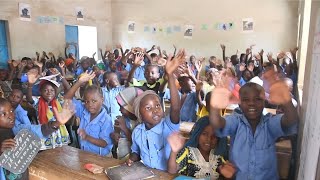 Une éducation de base de qualité au Tchad  Enfants du Monde [upl. by Akimas]