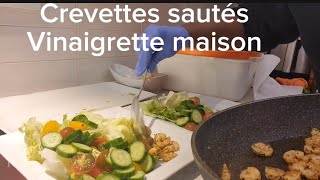 CUISINE  Astuce souper léger avant de dormir  Crevettes sautés salade [upl. by Rannug265]