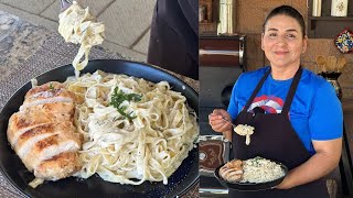 Mi Pasta Favorita en Salsa Blanca Cremosa acompañada de Pechuga de Pollo  Feliz Día de la Madre [upl. by Ahsiuqel556]