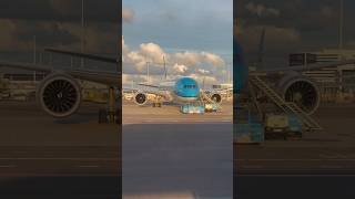 Taxi at Schiphol Airport avgeeks planespotting airportslive airport aviation [upl. by Krista]