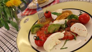 La SALADE DE TOMATES MOZZARELLA de Bufflonne sauce balsamique  Gourmandises TV [upl. by Maggio327]