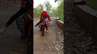 Yamaha v4 bike se gir jata shorts bike bikelife trending youtubeshorts viralshorts [upl. by Justinn]