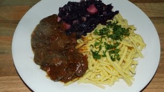 Pferdegulasch mit Apfelrotkohl und Spätzle [upl. by Yeznil]