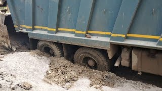 Tata 3118 Tipper 12 Wheeler Truck Stuck In Mud Road Badly Rescue By Hindustan Wheel Loader [upl. by Noyad]