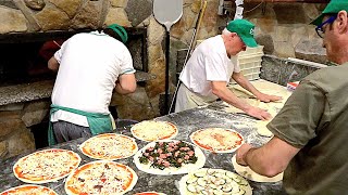 Francesco pizzaiolo dagli anni 60 nella Storica Pizzeria quotIvo a Trasteverequot a Roma 🇮🇹 [upl. by Teirtza]