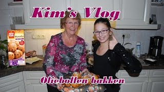 061  Oliebollen bakken [upl. by Enenaj]