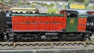 General Electric Diesel Locomotive 901 New Haven Railroad amp Helium O scale vintagemodeltrains [upl. by Solakcin]