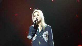 Perdere lamore 15 janvier 2012 Paris Lara fabian show case [upl. by Amluz]