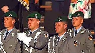 Regimentsgruß Marsch Ausmarsch WachbataillonStabsmusikkorps der Bundeswehr  Feierliches Gelöbnis [upl. by Ailliw]