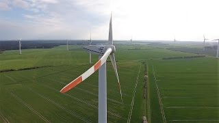 Repower MD77 Windräder aus der Luft bei starkem Wind Drohne DJi Phantom 4 [upl. by Midas]